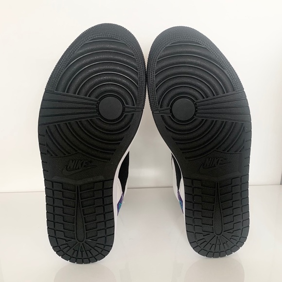 Jordan Fadeaway Basketball Sneakers - Picture 11 of 12